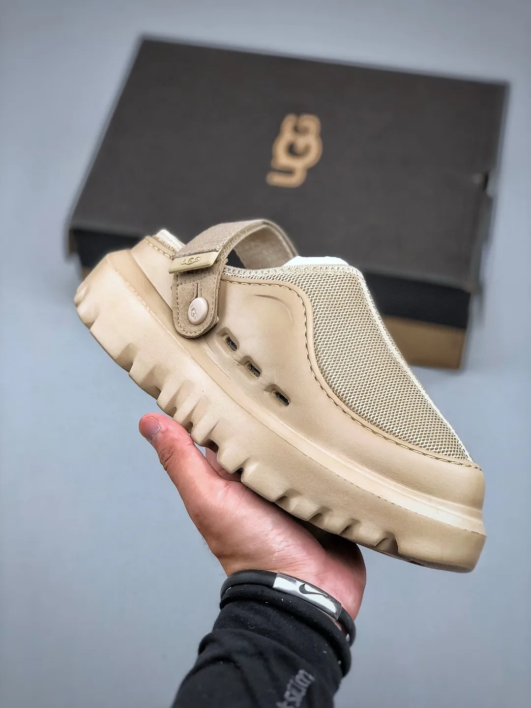 💰440 support store L/UGG summer new snow answer SKTA classic simple, comfortable and versatile, fashionable and casual, thick sole, comfortable, lightweight and breathable clog shoes, silent, wear-resistant and anti-wear. It is a vitality bomb in summer, full of youthful vitality, mesh material is breathable and light, super cool to wear in summer. Adjustable buckle design, convenient and considerate. The thick sole is non-slip and makes walking stable. Whether you are playing on the beach or strolling in the city streets, it can make you full of energy and become the center of attention ~ Size: 38-44